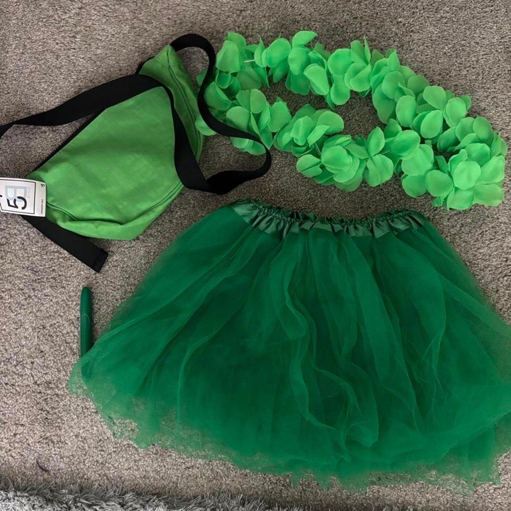 Green items - Picture 1 of 3